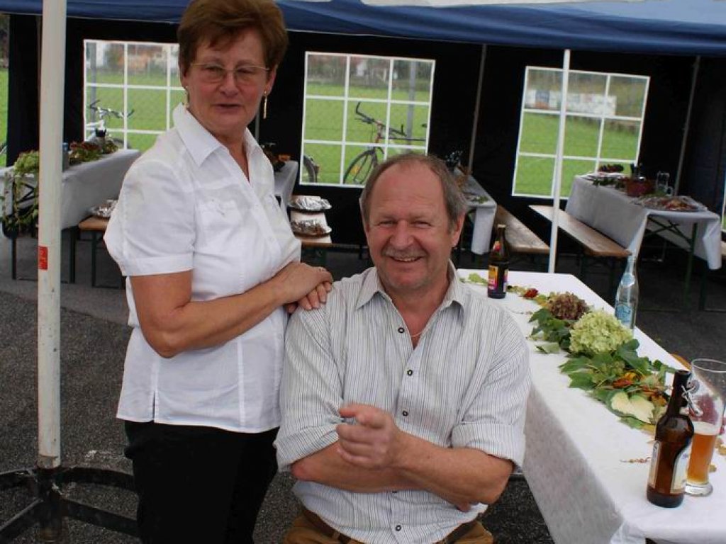 Dirndl &amp; Lederhosenturnier